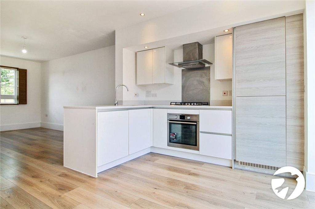 Property photo 2 of 10 Kitchen