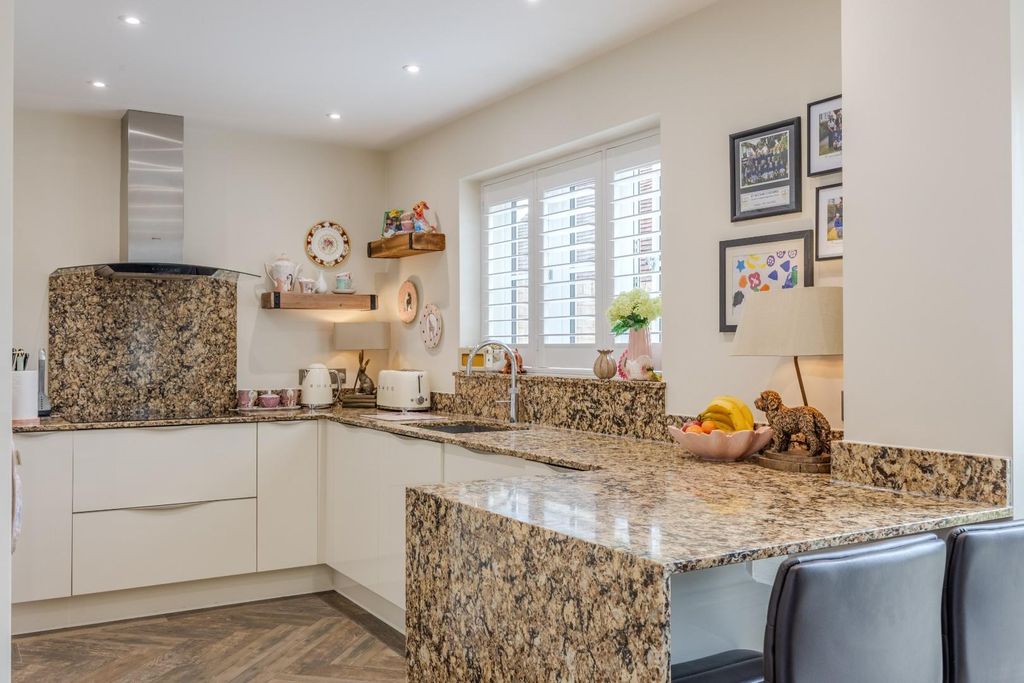 Property photo 3 of 35 Kitchen