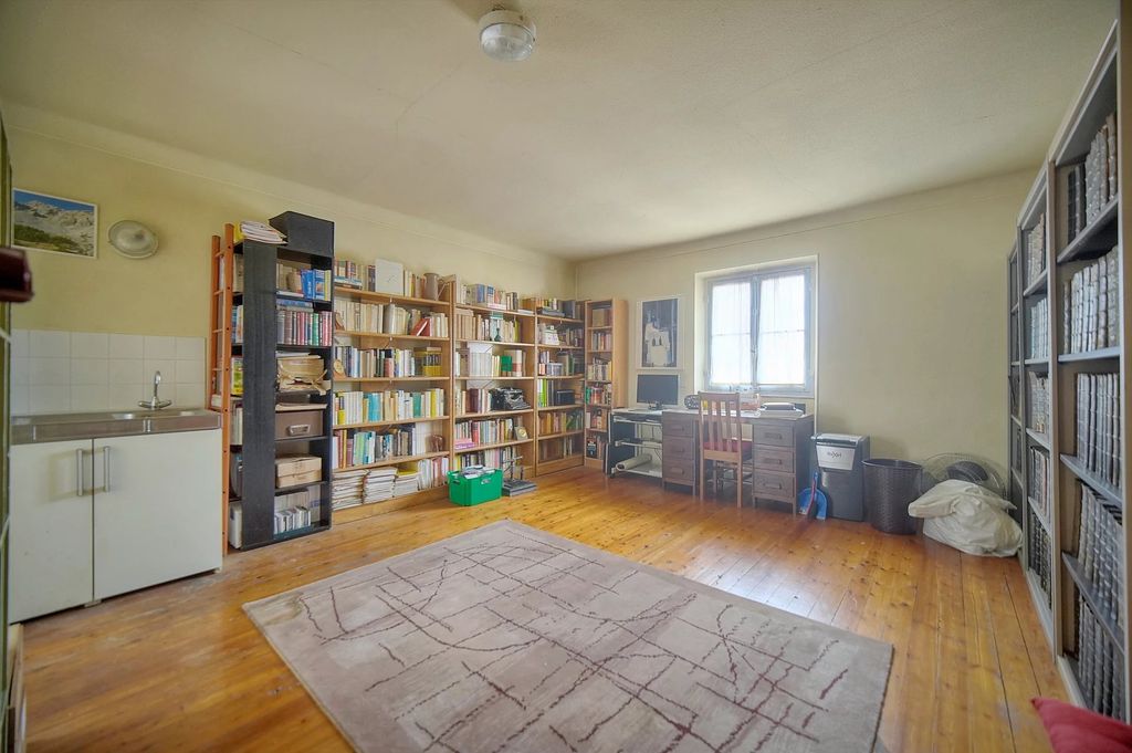 Property photo 2 of 32