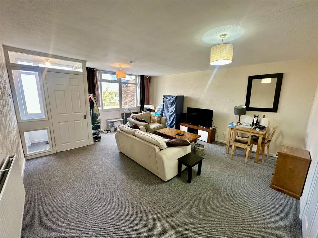 Property photo 2 of 9 Living Room (1/4)