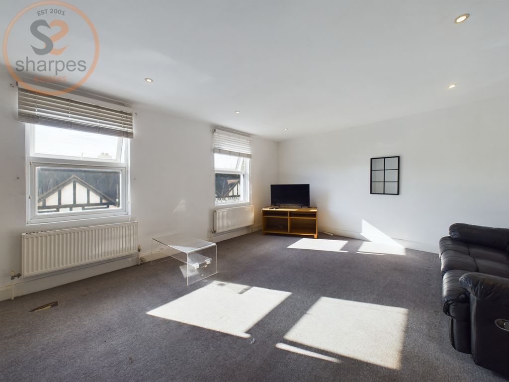 Property photo 3 of 8 Cam03524G0-Pr0041-Still010