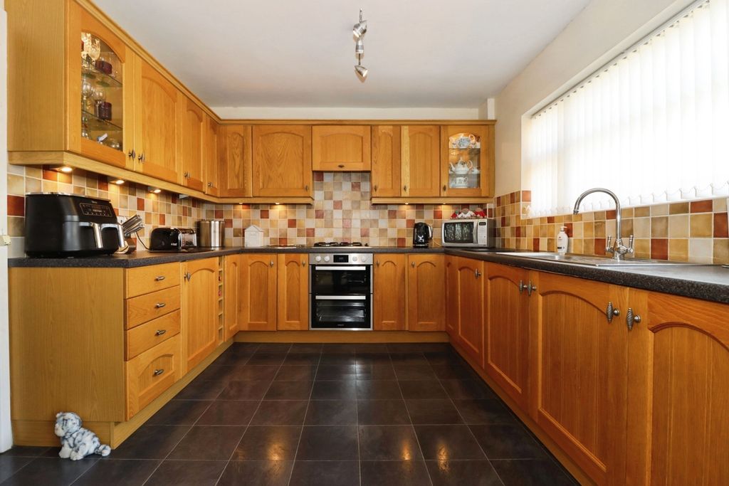 Property photo 3 of 20 Pbox-Img.Jpg