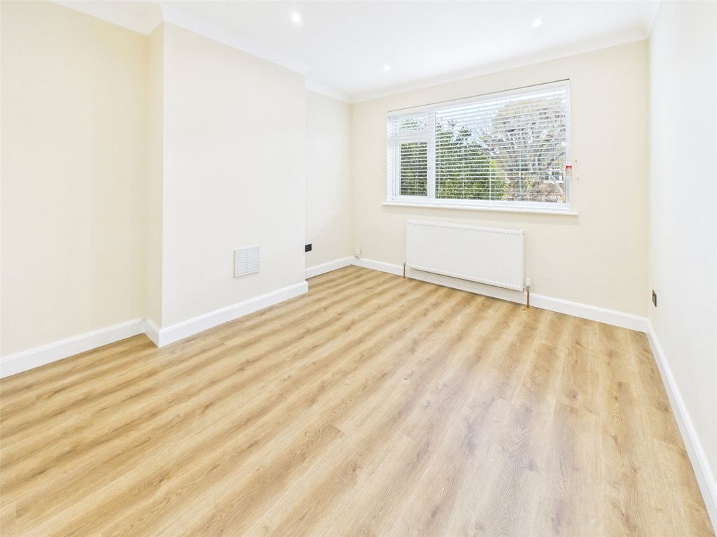 Property photo 3 of 19 Picture No. 04