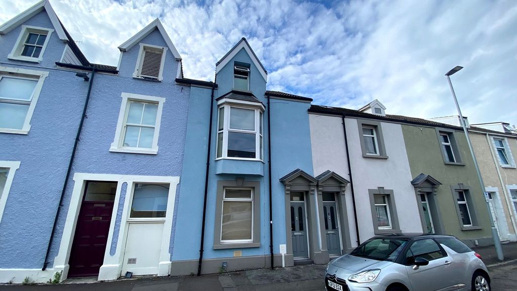 Property photo 1 of 8