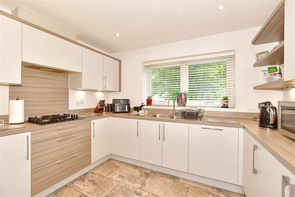 Property photo 3 of 19 Kitchen