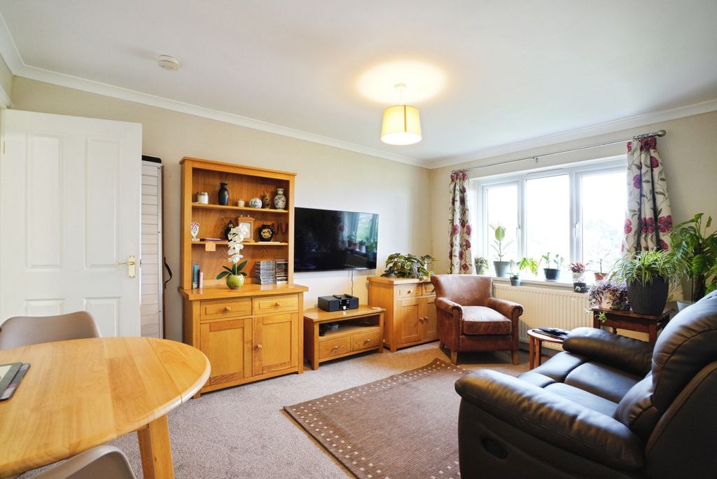 Property photo 2 of 17 Photo