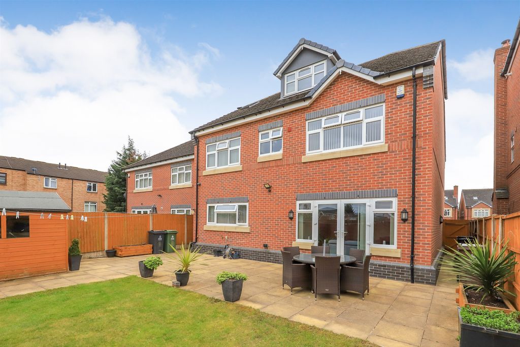 Property photo 2 of 19