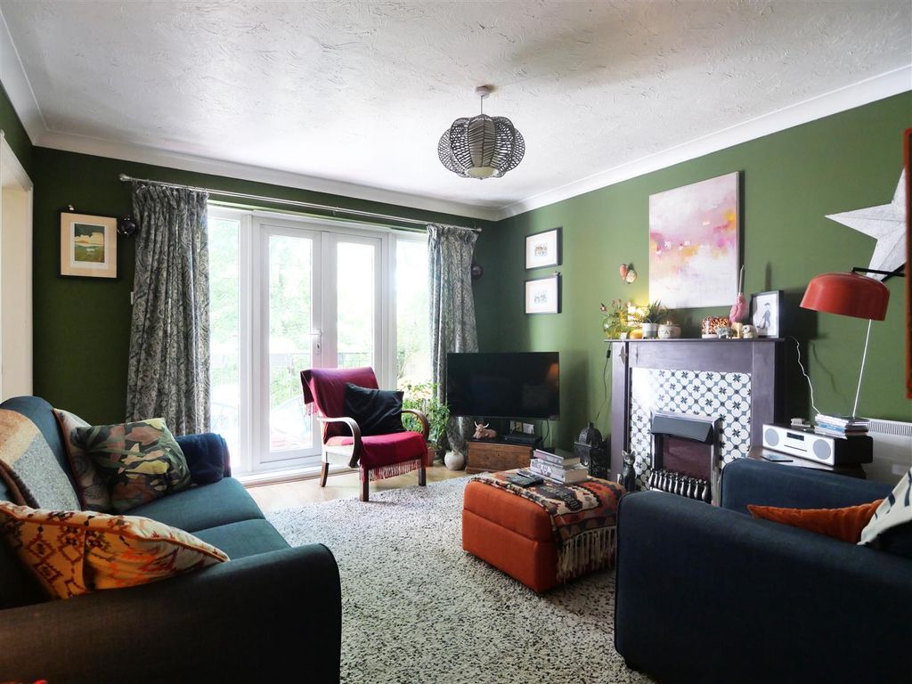 Property photo 3 of 15 l (3).Png
