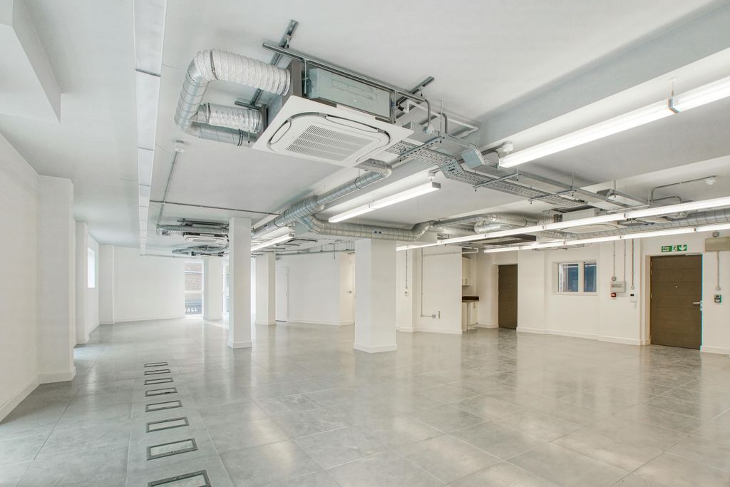 Property photo 3 of 17 139141 Mare Street E8  Unit 3 2.Jpg