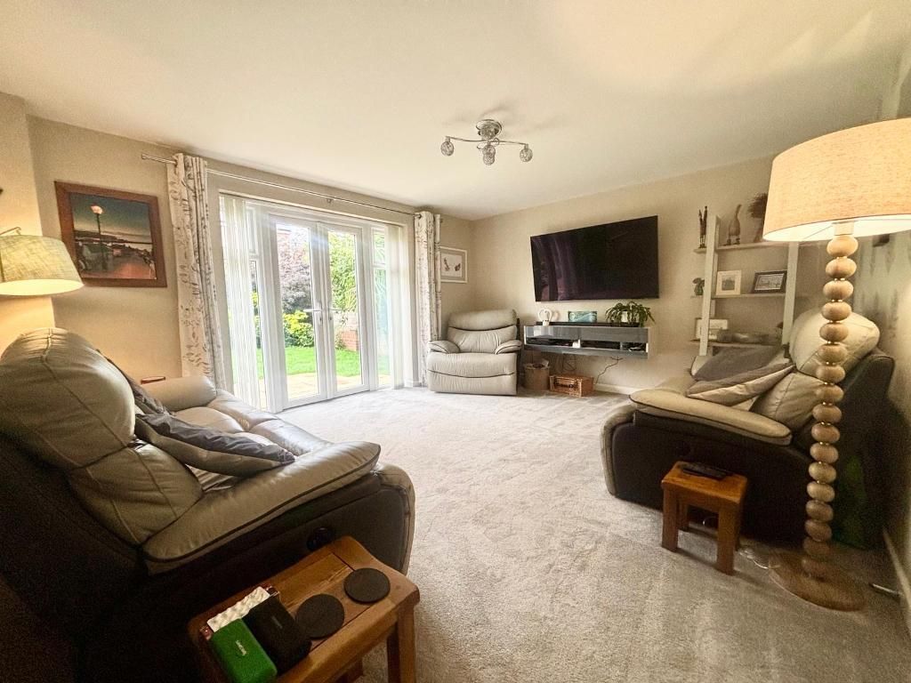 Property photo 2 of 26 Lounge