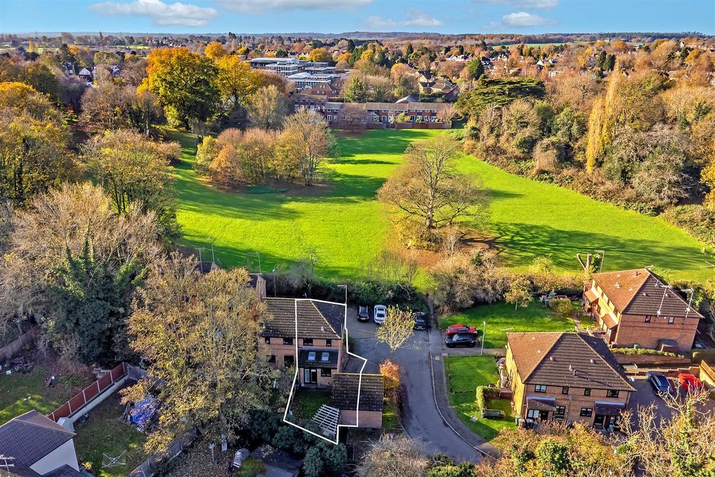 Property photo 2 of 22 9Mercersrow-1.Jpg