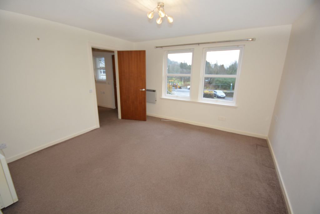 Property photo 3 of 13 Lounge 2