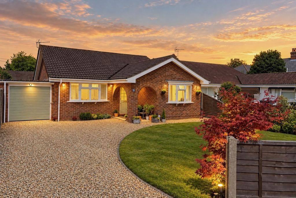 Property photo 1 of 25 3 Bed Detached Bungalow Shard Close