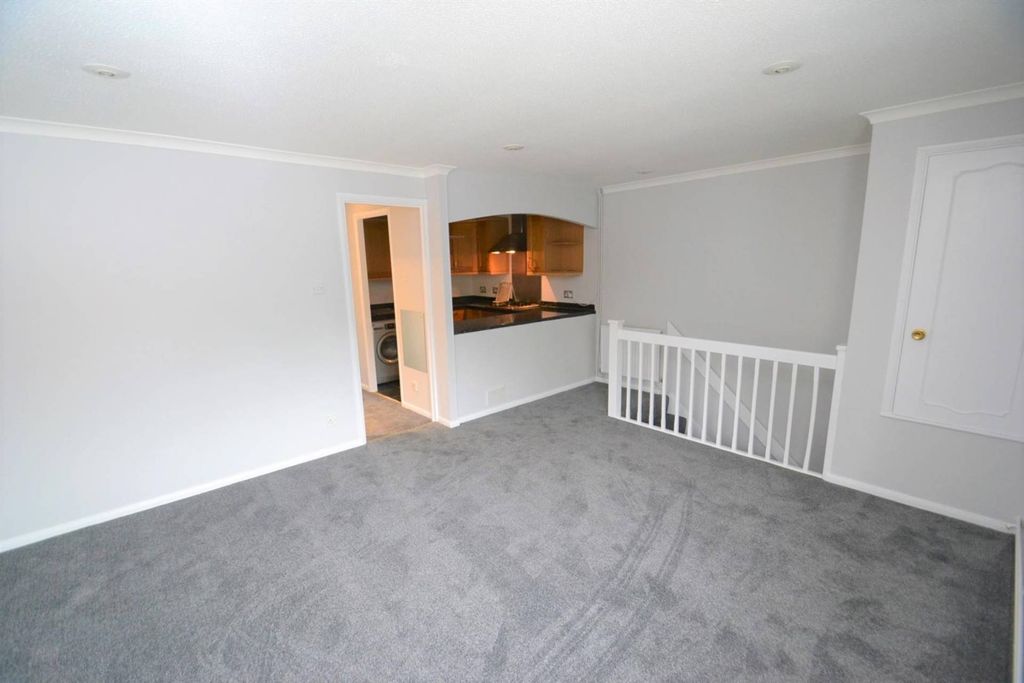 Property photo 3 of 8 Photo