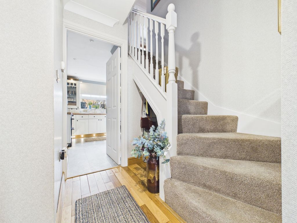 Property photo 2 of 28 Hallway