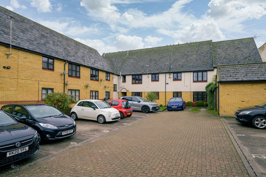 Property photo 1 of 9