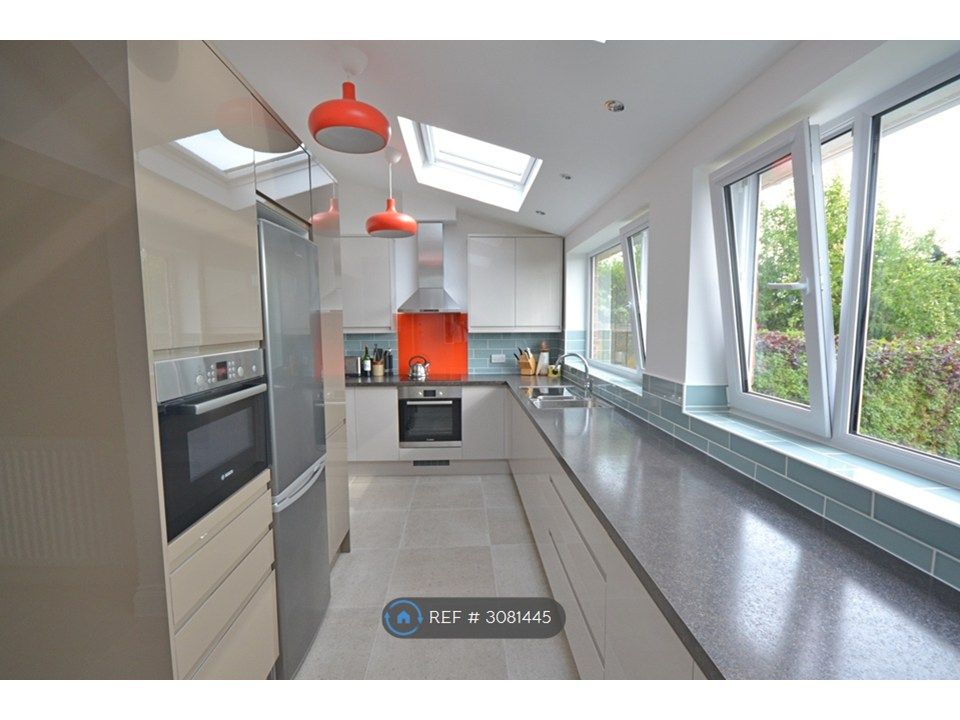 Property photo 3 of 18 Kitchen