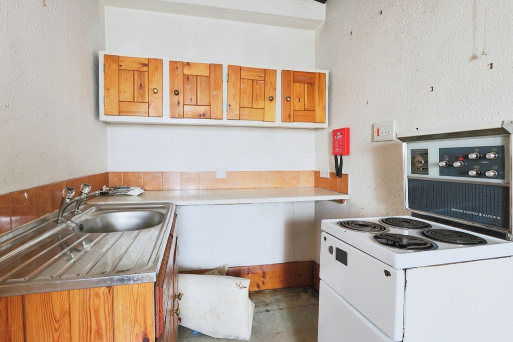 Property photo 2 of 8 3683545