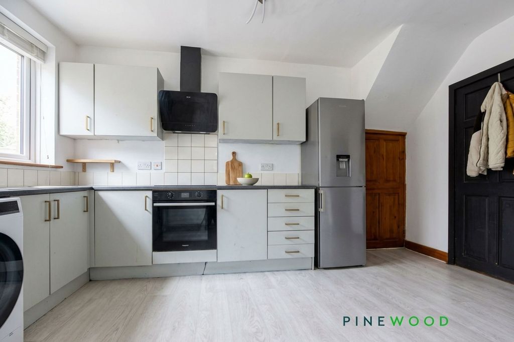 Property photo 3 of 20 Kitchen Diner