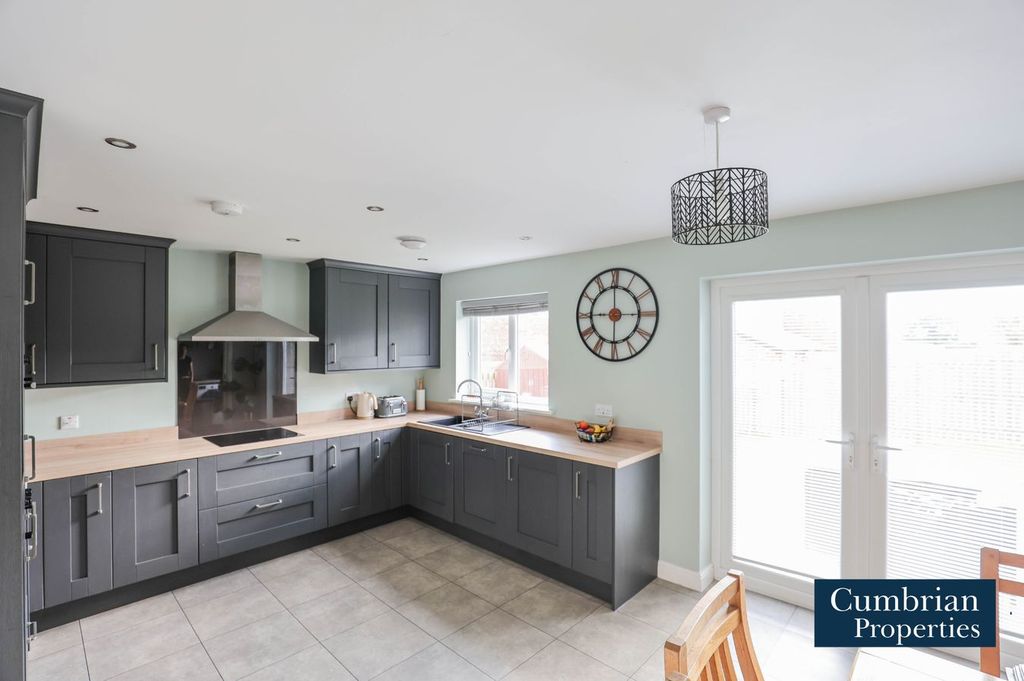 Property photo 2 of 17 Dining Kitchen