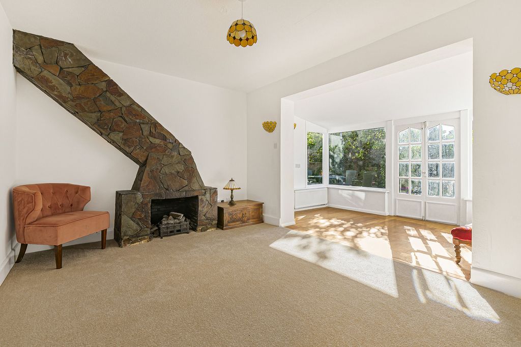 Property photo 2 of 36