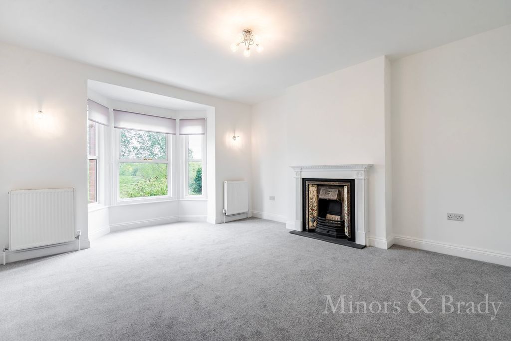 Property photo 2 of 26