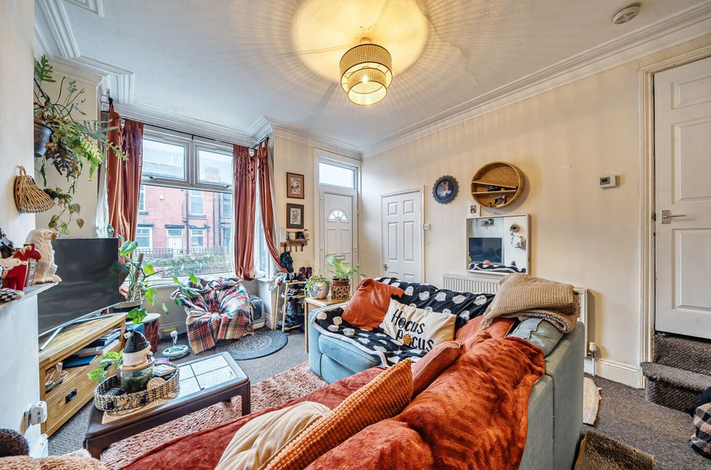 Property photo 2 of 12 1402068-3-696E593...