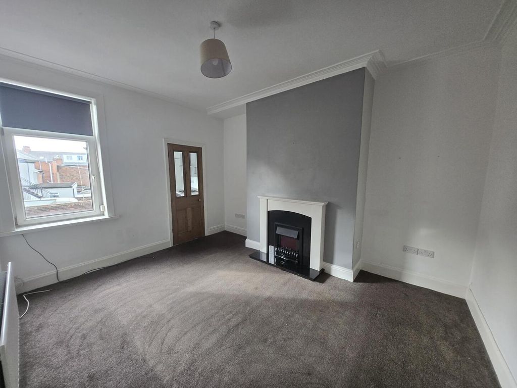 Property photo 2 of 7 Living Room