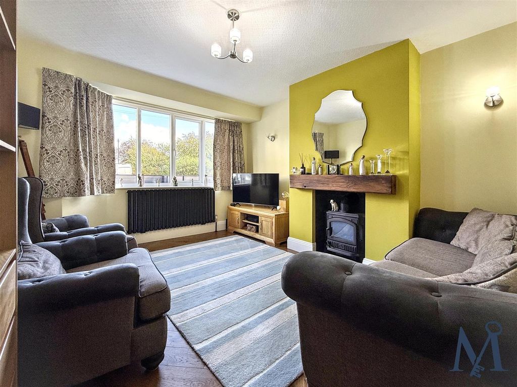 Property photo 3 of 27 Living Room