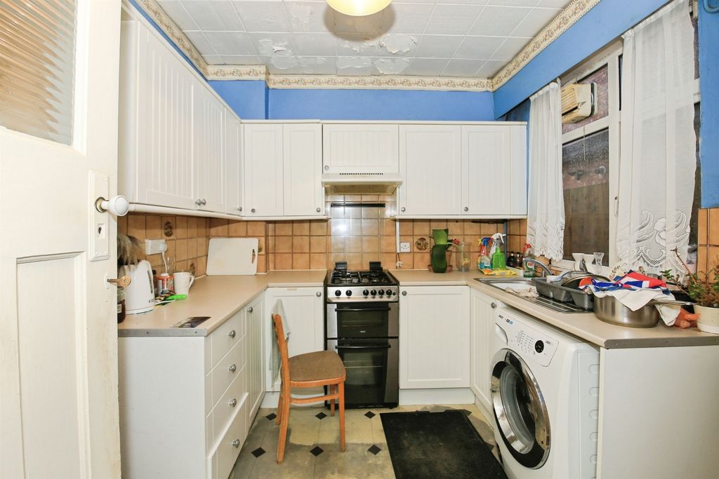 Property photo 3 of 13