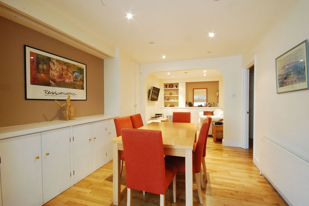 Property photo 2 of 32