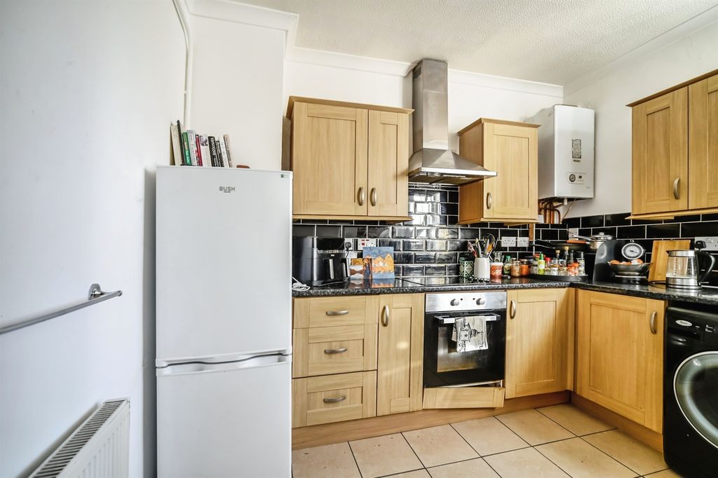 Property photo 3 of 14