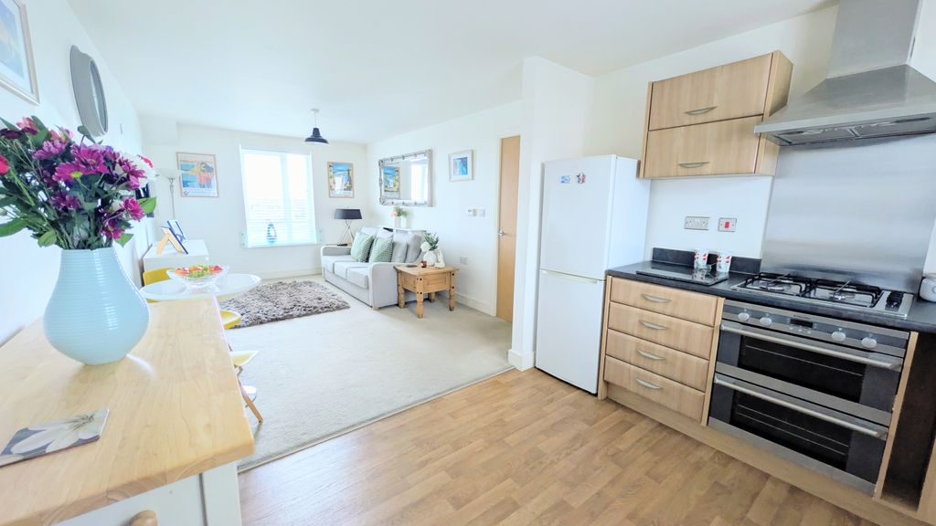 Property photo 2 of 7 Gallery