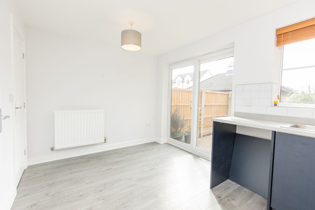 Property photo 3 of 11 Dining Kitchen