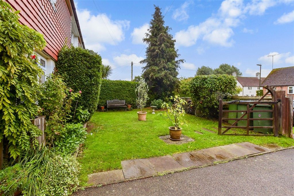 Property photo 2 of 11 Front Garden
