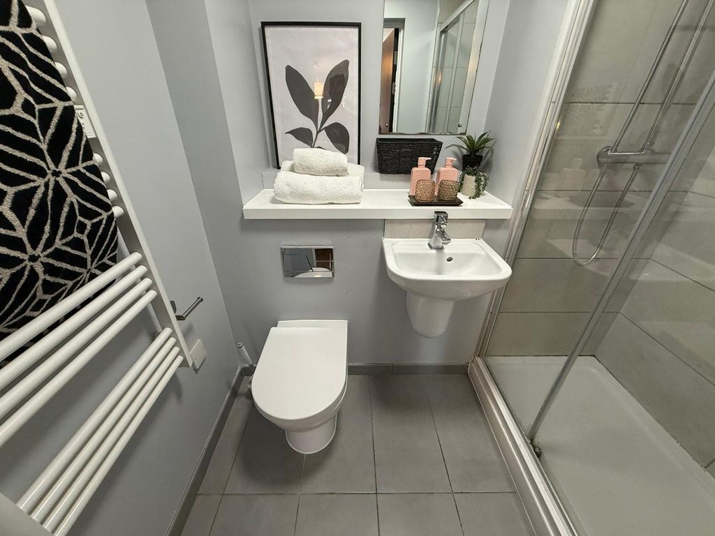 Property photo 3 of 6 En-Suite Bedroom