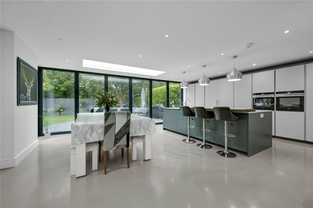Property photo 2 of 12 Kitchen/Dining