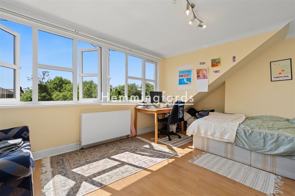 Property photo 3 of 15 Queens Drive N4-1.Jpg