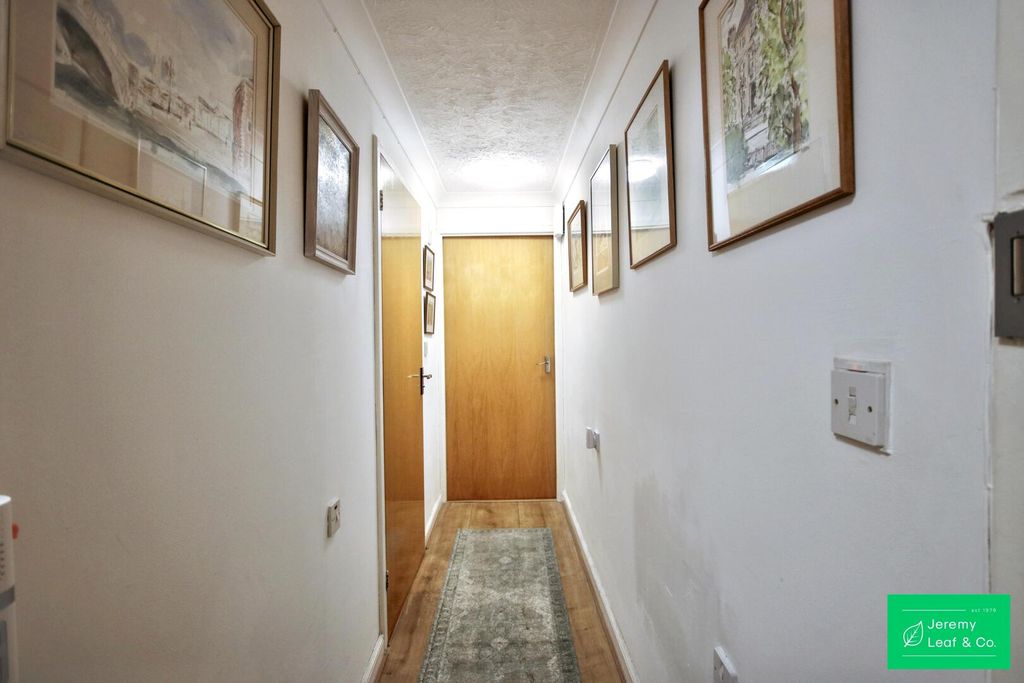 Property photo 2 of 9 Hallway