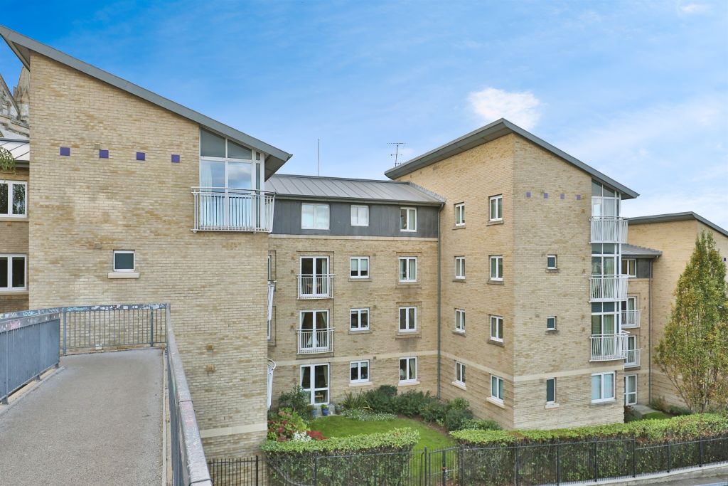 Property photo 1 of 17