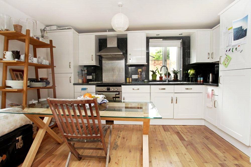 Property photo 3 of 8 Kitchen