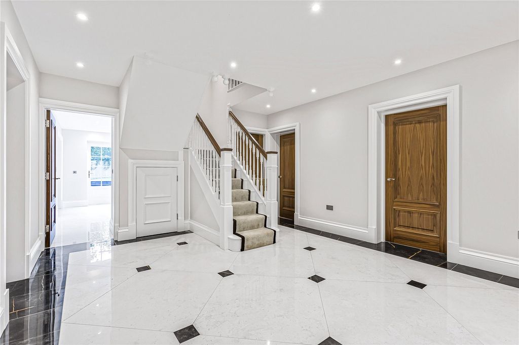 Property photo 2 of 29 Picture No. 84