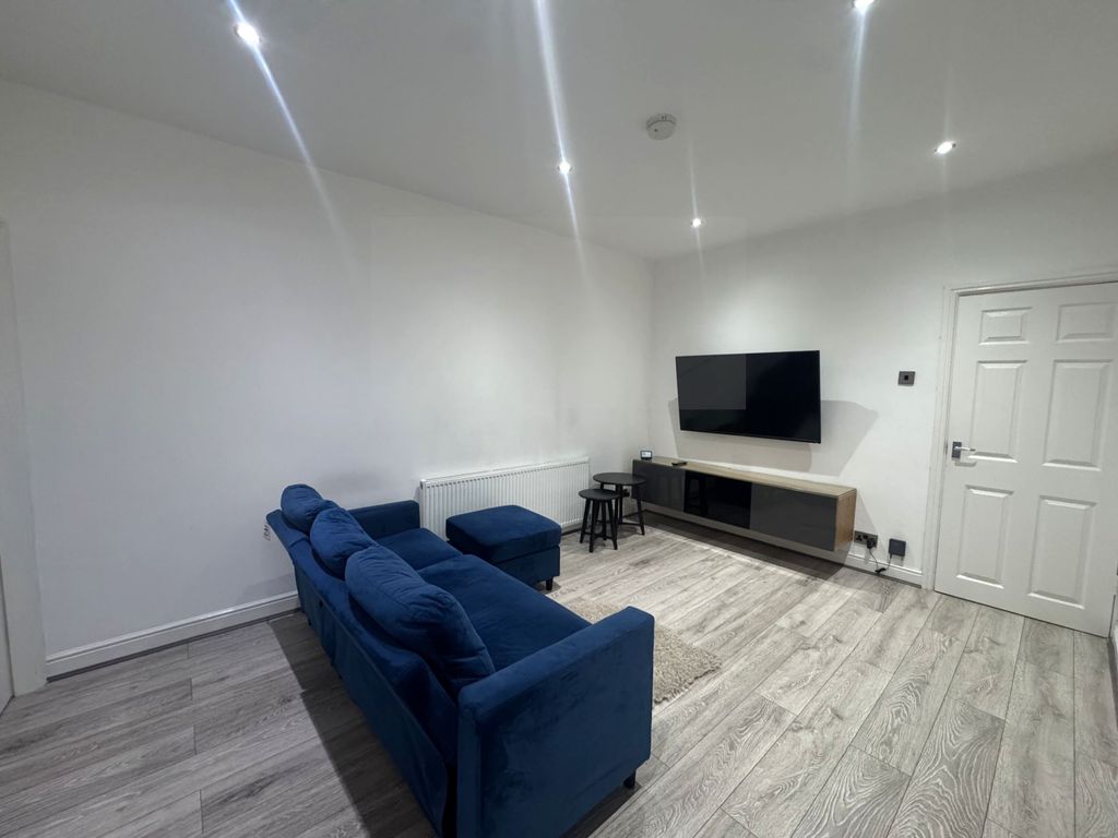 Property photo 2 of 7 Photo 7