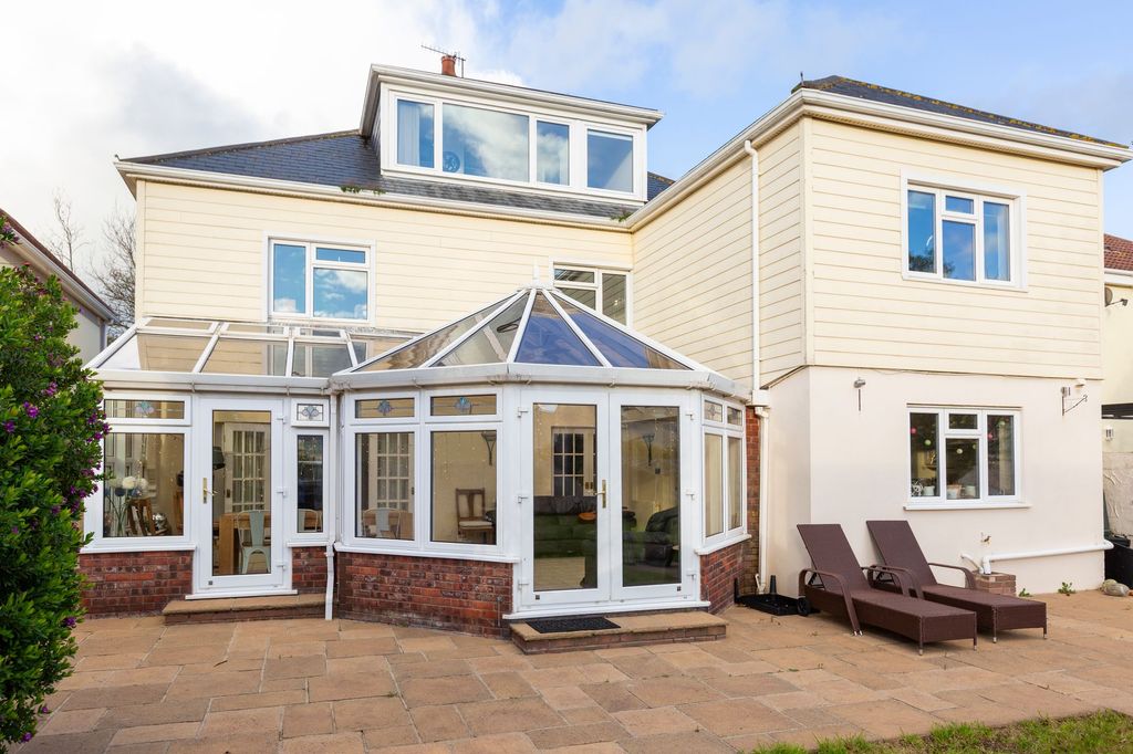 Property photo 1 of 33