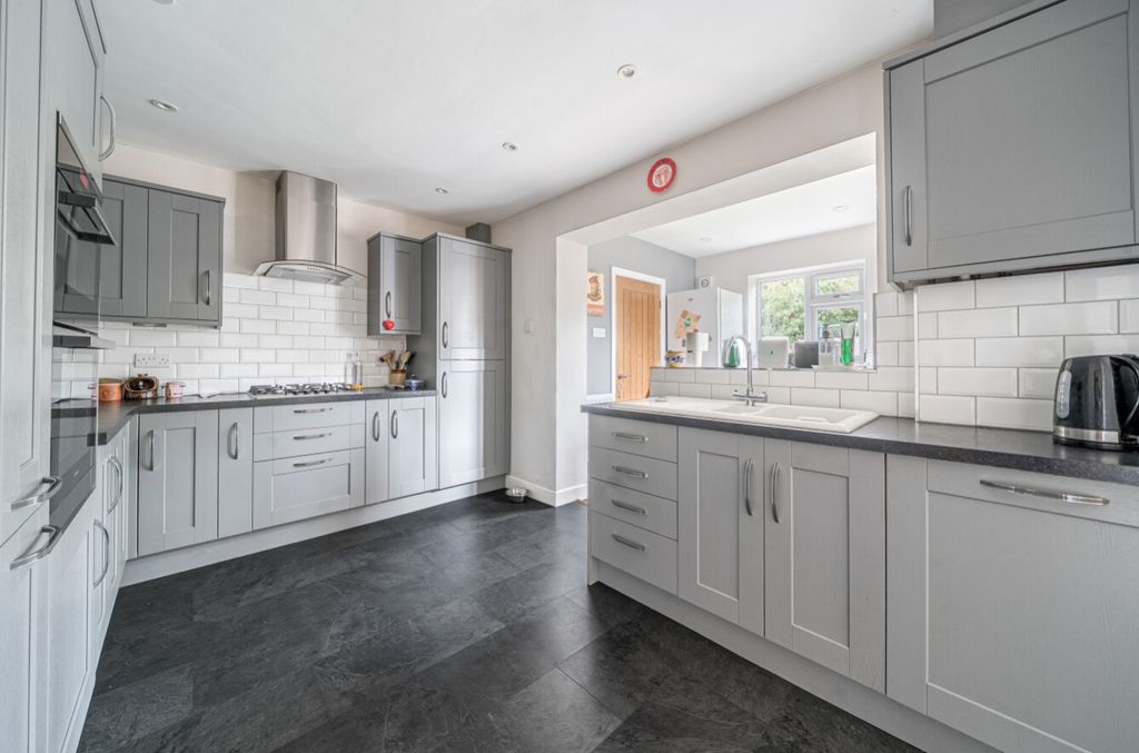 Property photo 3 of 23 1332572-9-688A91Bc1B039