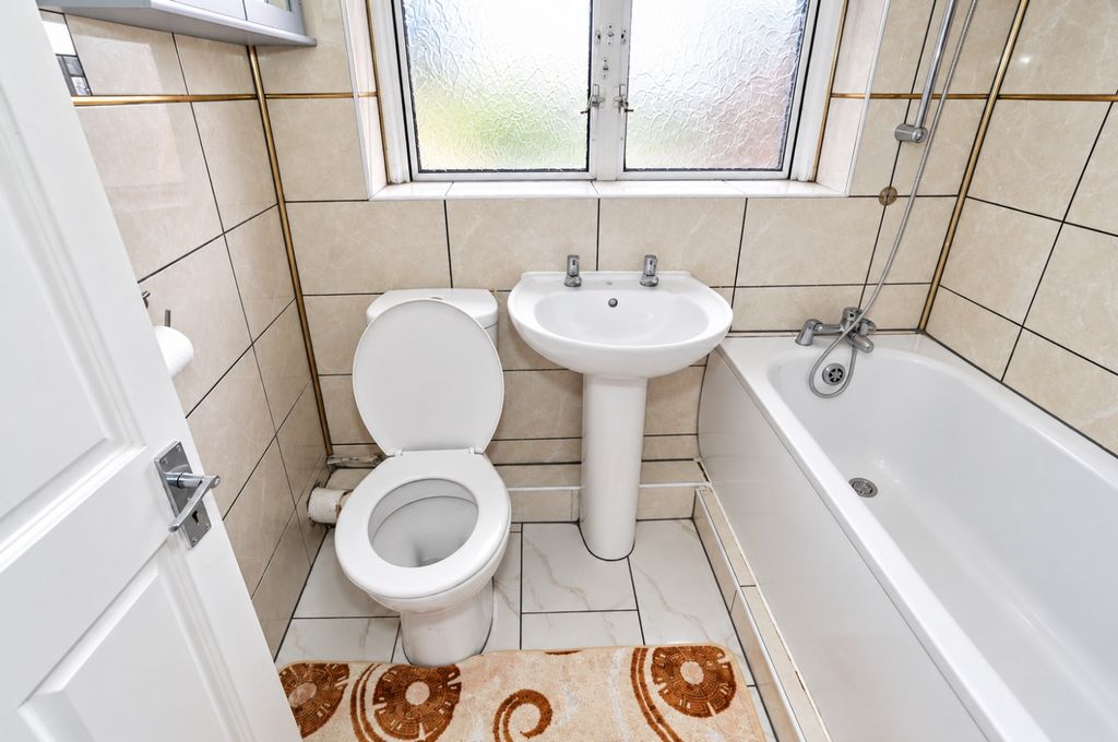 Property photo 2 of 8 Bathroom