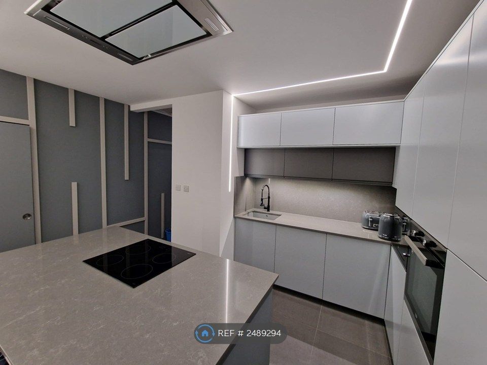 Property photo 3 of 14 Kitchen