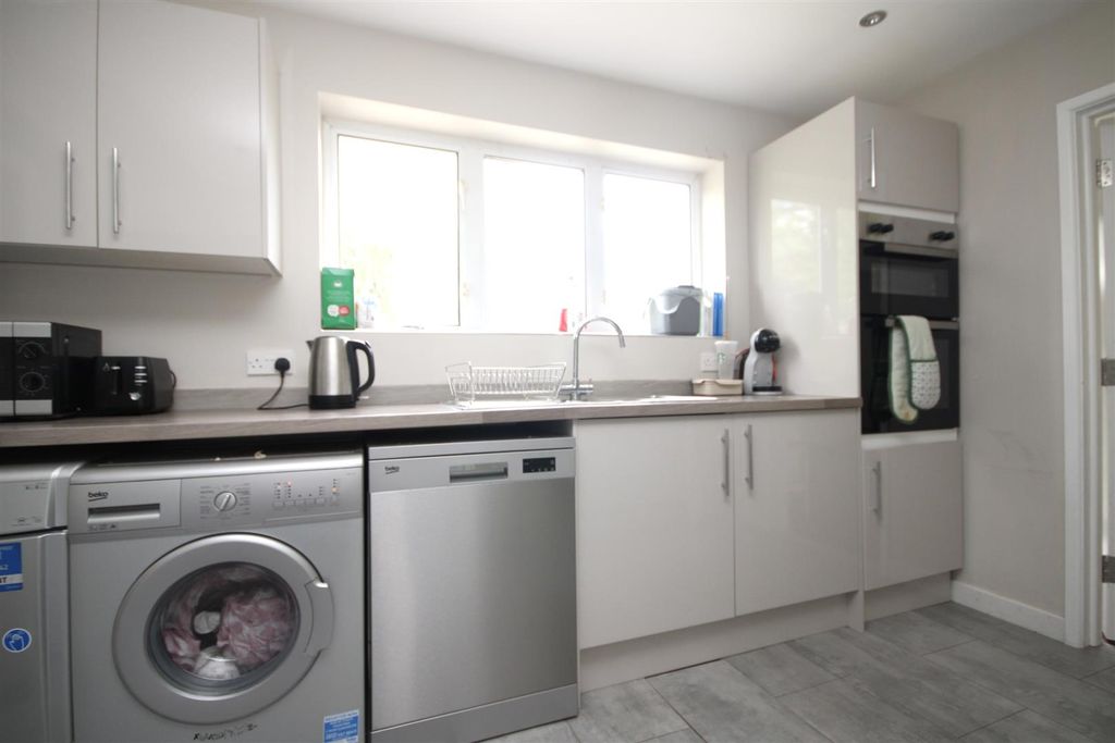 Property photo 2 of 9 Kitchen.Jpg