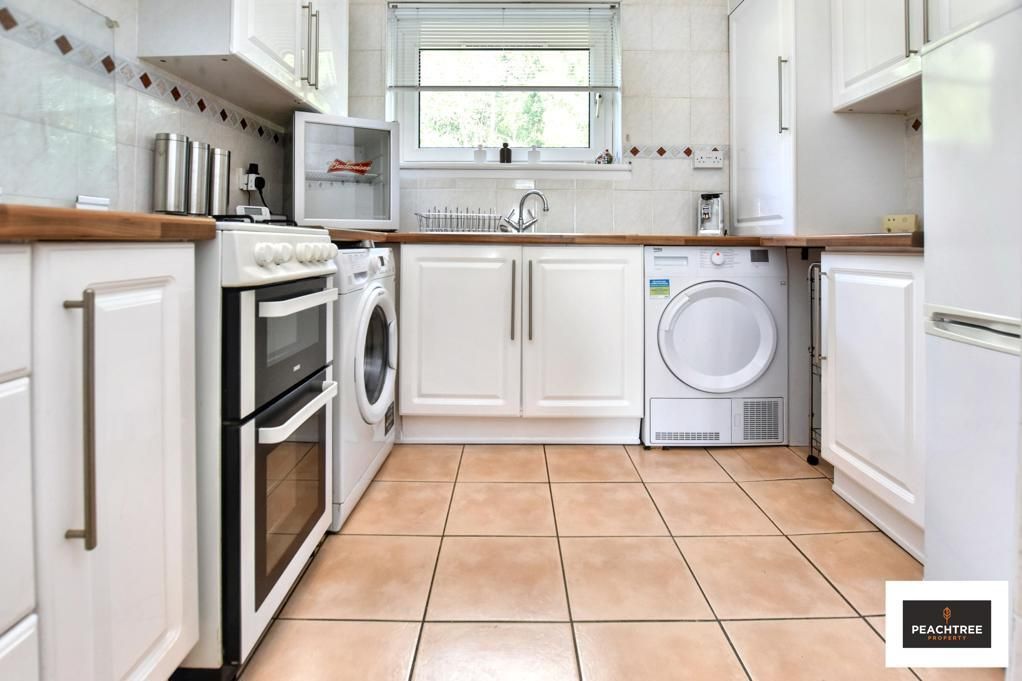 Property photo 3 of 17 Kitchen