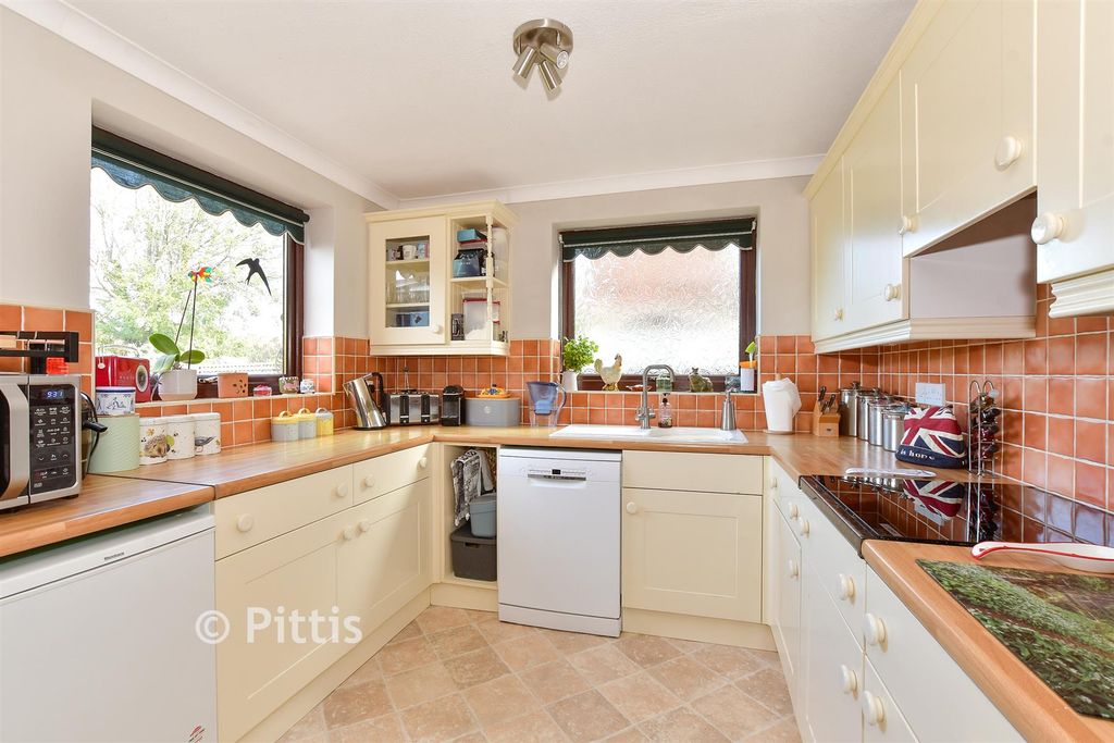 Property photo 2 of 14 Kitchen/Dining Room